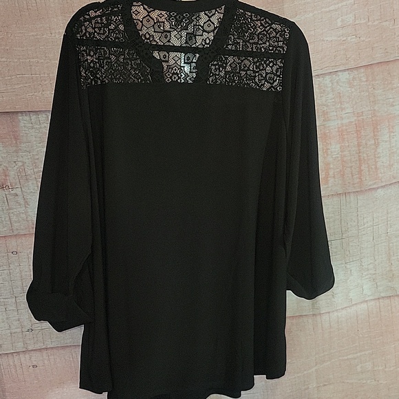 Avenue Black Lace Blouse - Picture 3 of 8